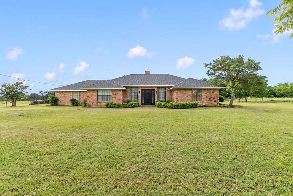 11 Acres of Land with Home for Sale in Kaufman, Texas