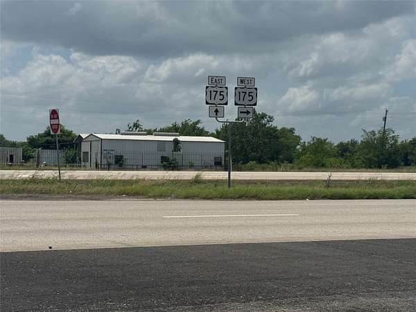 10 Acres of Land for Sale in Kaufman, Texas