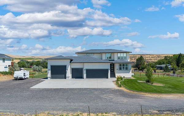 5.15 Acres of Land with Home for Sale in Benton City, Washington