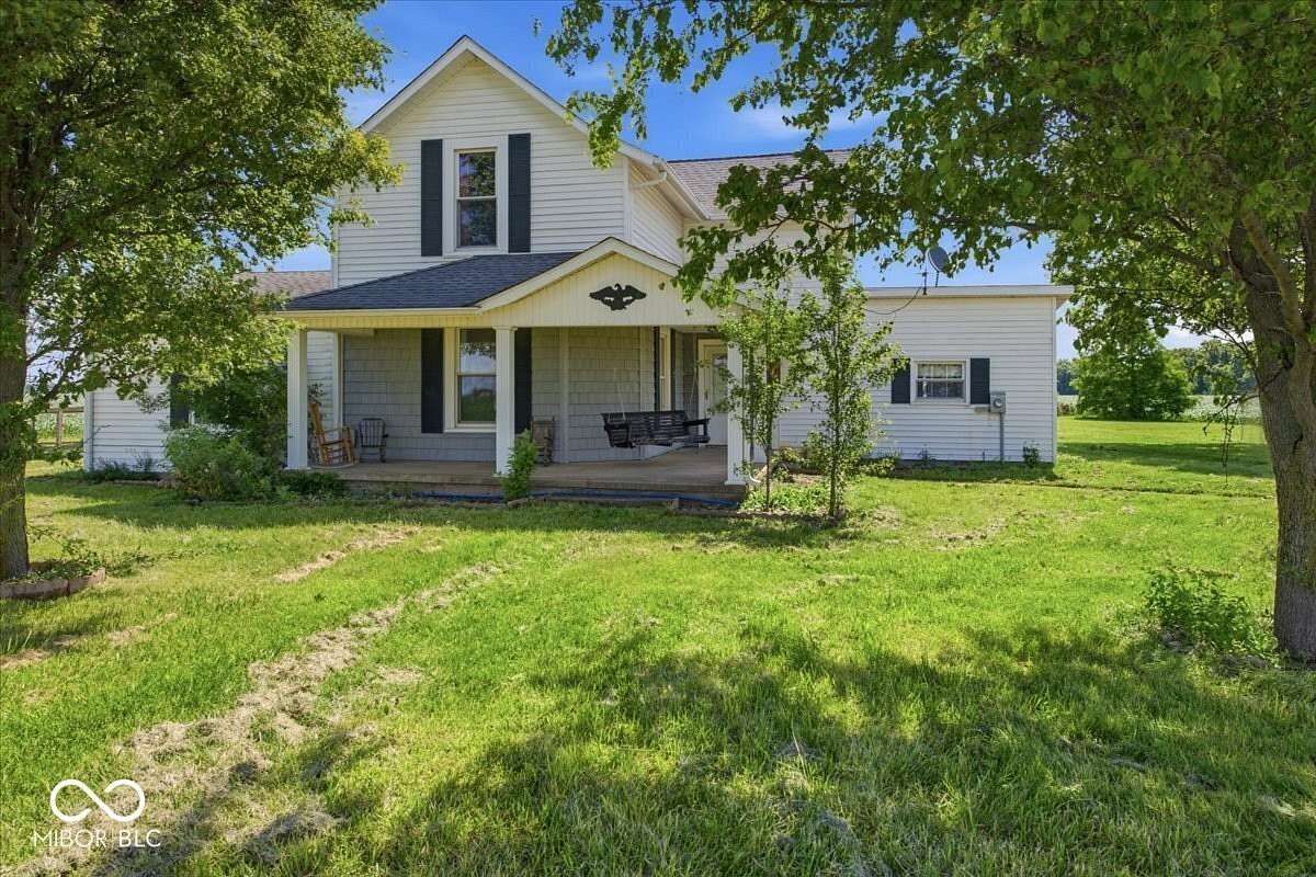 1.5 Acres of Land with Home for Sale in Straughn, Indiana