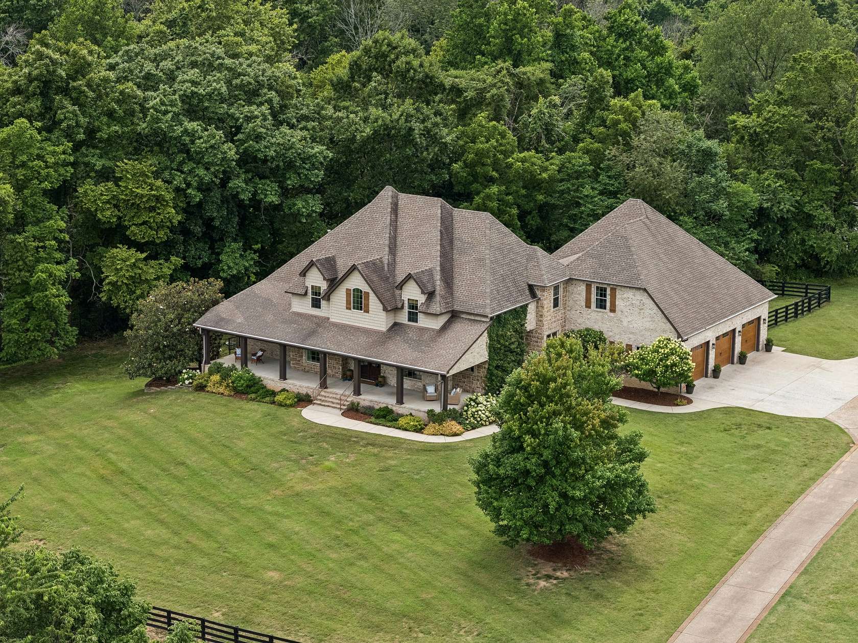 1.62 Acres of Land with Home for Sale in Franklin, Tennessee