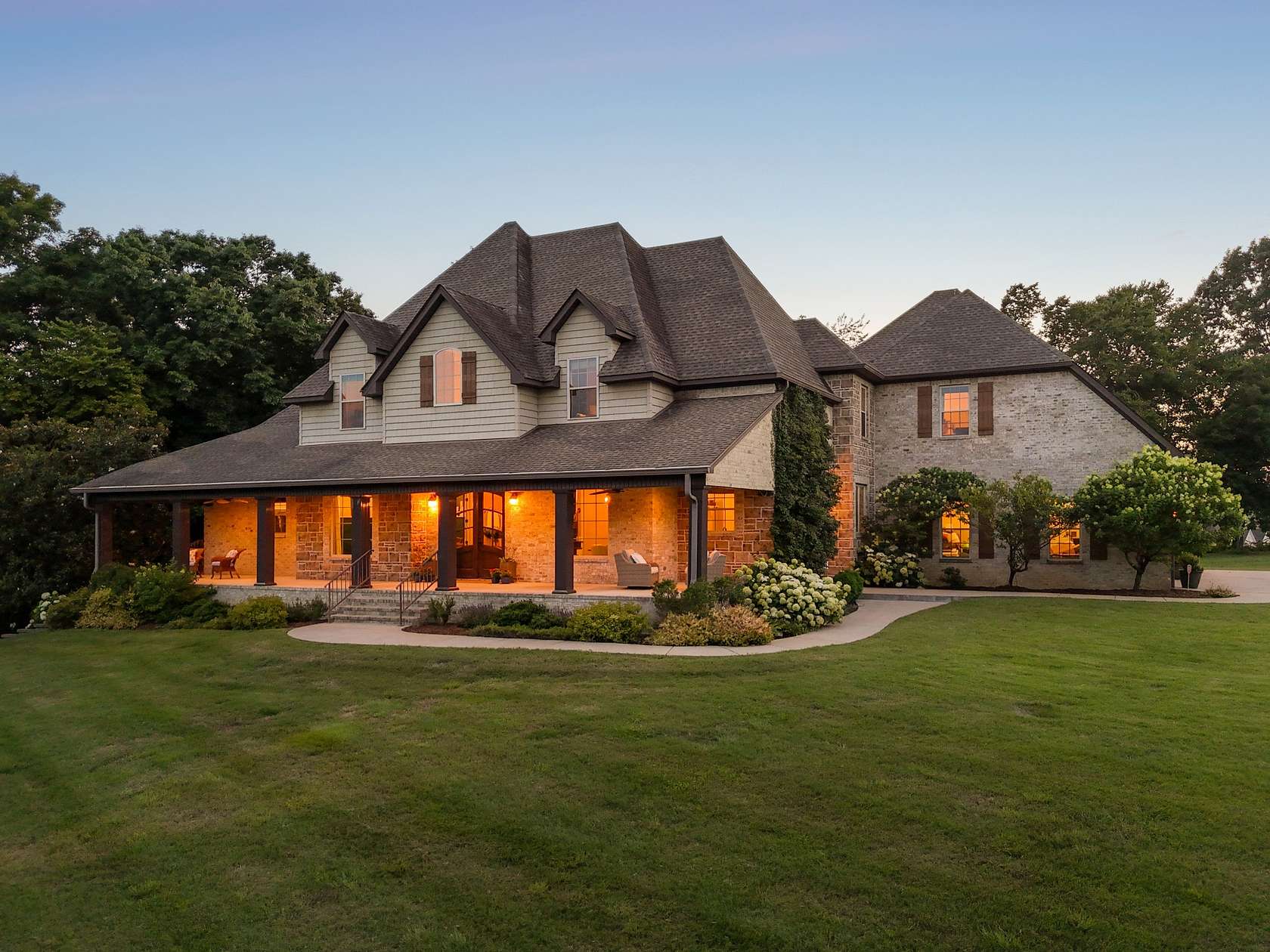 1.62 Acres of Land with Home for Sale in Franklin, Tennessee