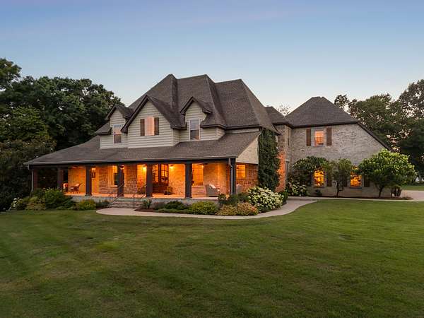 1.62 Acres of Land with Home for Sale in Franklin, Tennessee