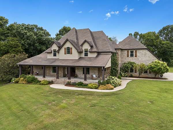 1.62 Acres of Land with Home for Sale in Franklin, Tennessee