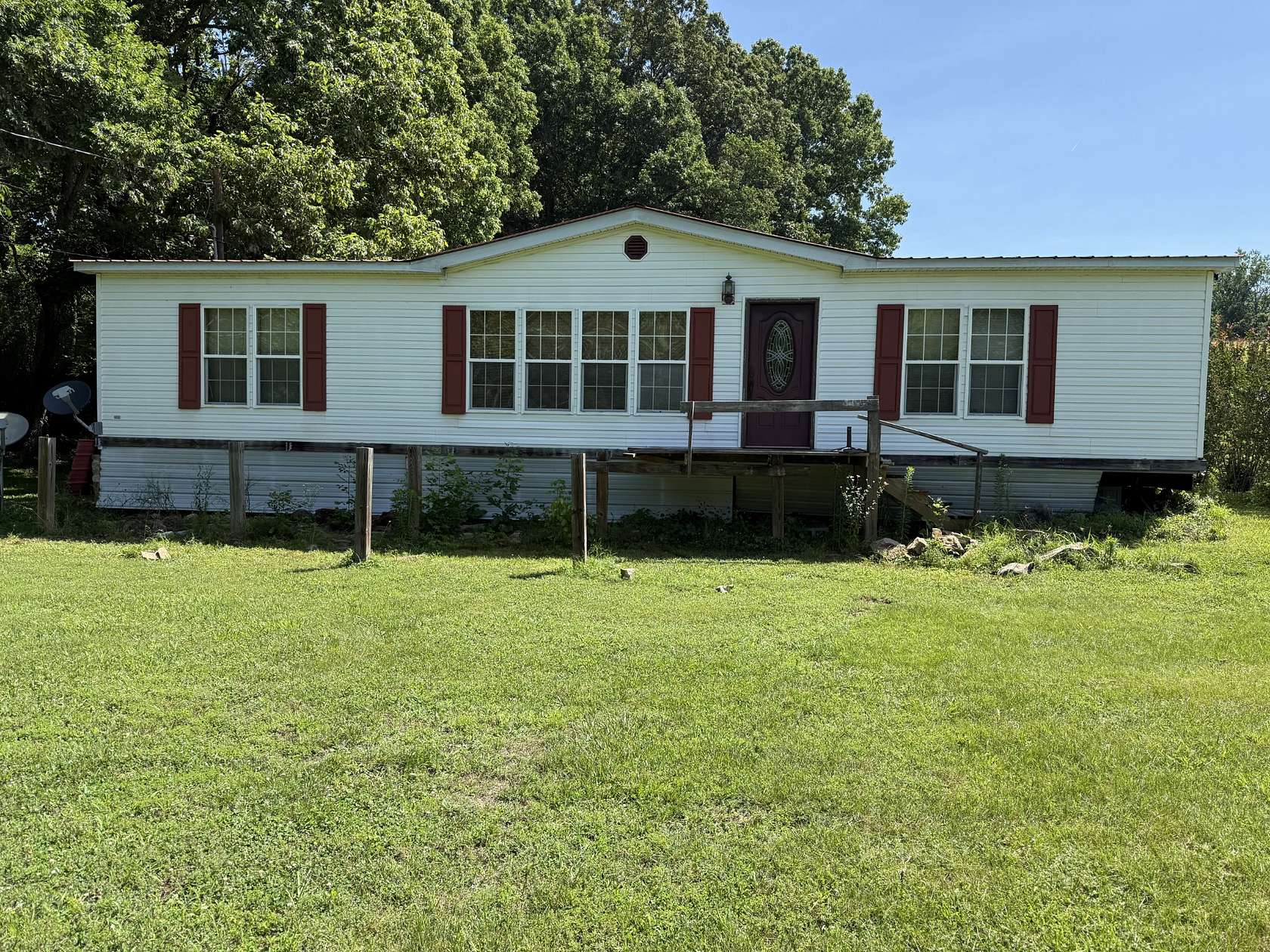 5.23 Acres of Land with Home for Sale in Bon Aqua, Tennessee