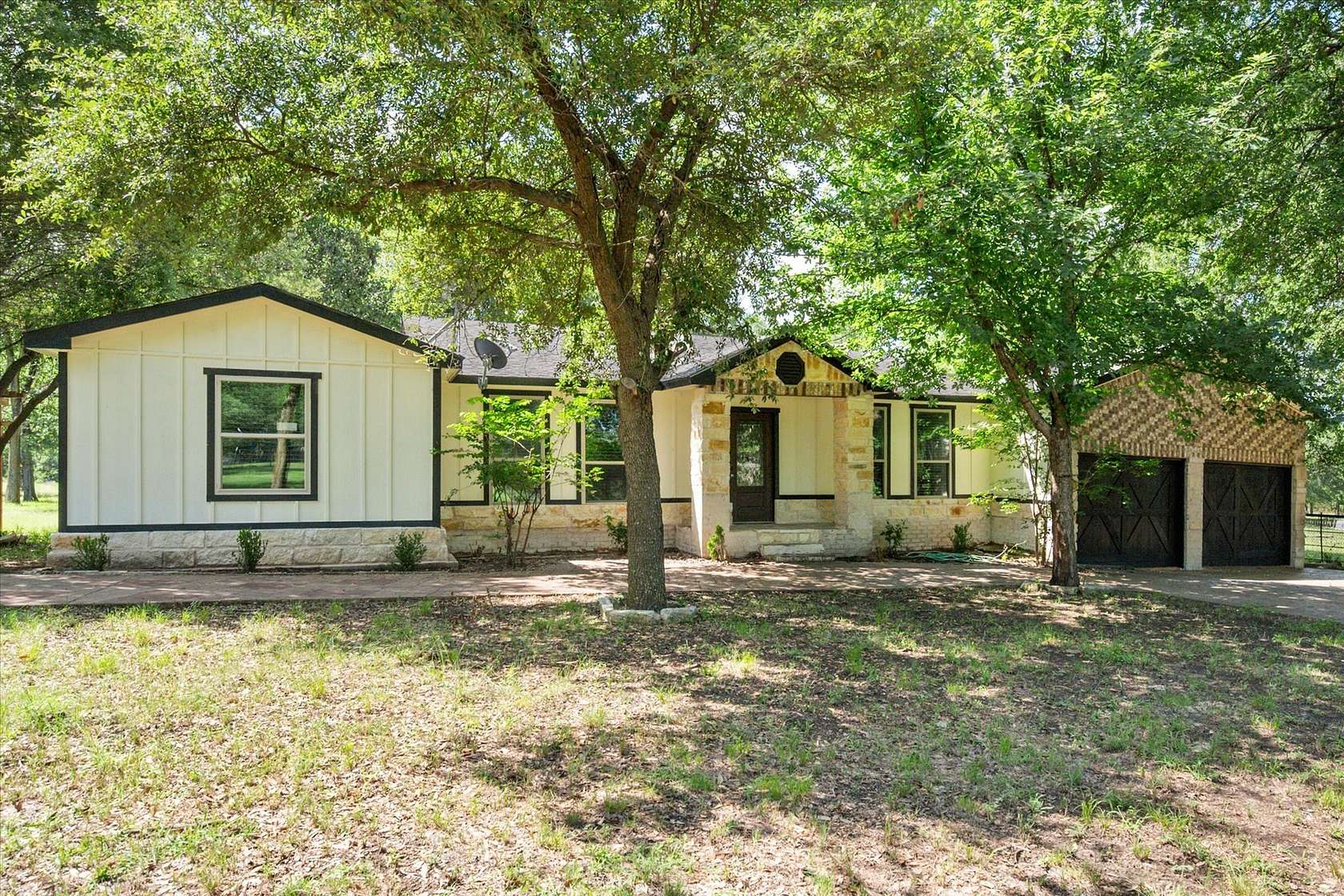 5 Acres of Land with Home for Sale in Rice, Texas