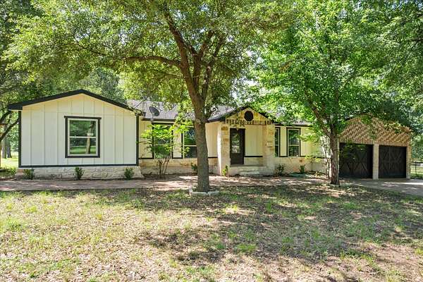 5 Acres of Land with Home for Sale in Rice, Texas