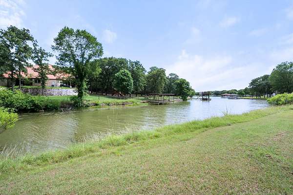 10.3 Acres of Land with Home for Sale in Corsicana, Texas