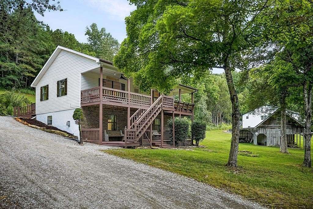 2.5 Acres of Land with Home for Sale in Allons, Tennessee