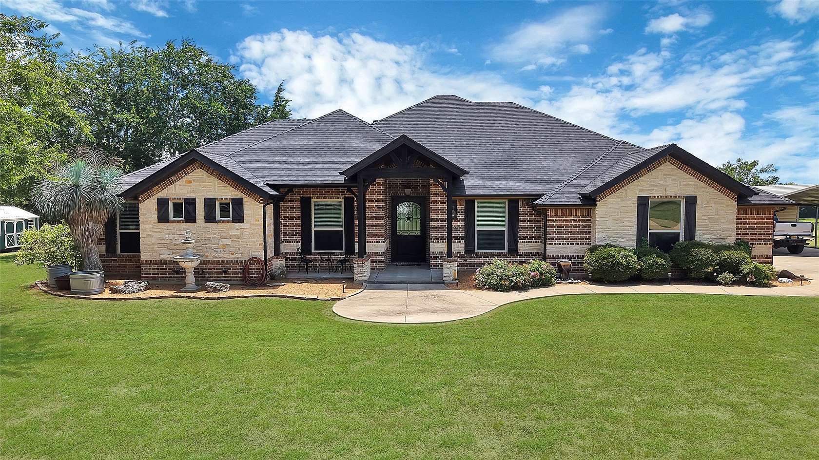 8.62 Acres of Land with Home for Sale in Waxahachie, Texas