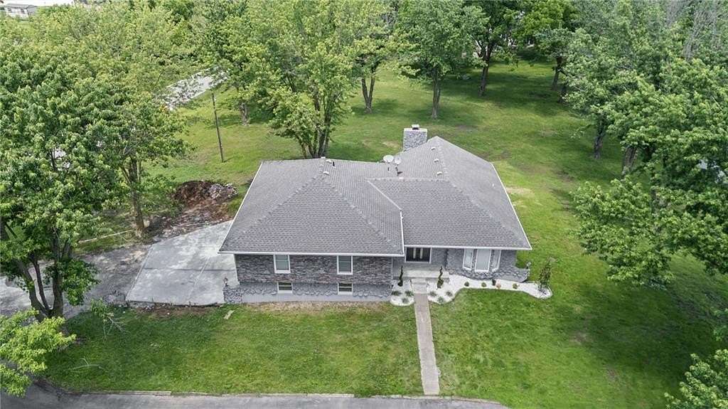 6 Acres of Land with Home for Sale in Kearney, Missouri