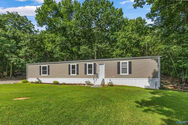 13.6 Acres of Land with Home for Sale in New Hope, Alabama