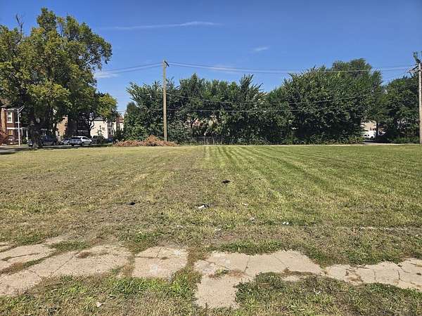 0.12 Acres of Mixed-Use Land for Sale in Chicago, Illinois