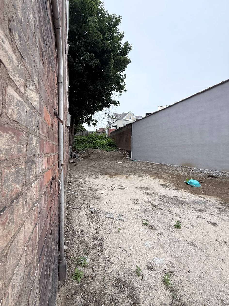 0.06 Acres of Mixed-Use Land for Sale in Bronx, New York