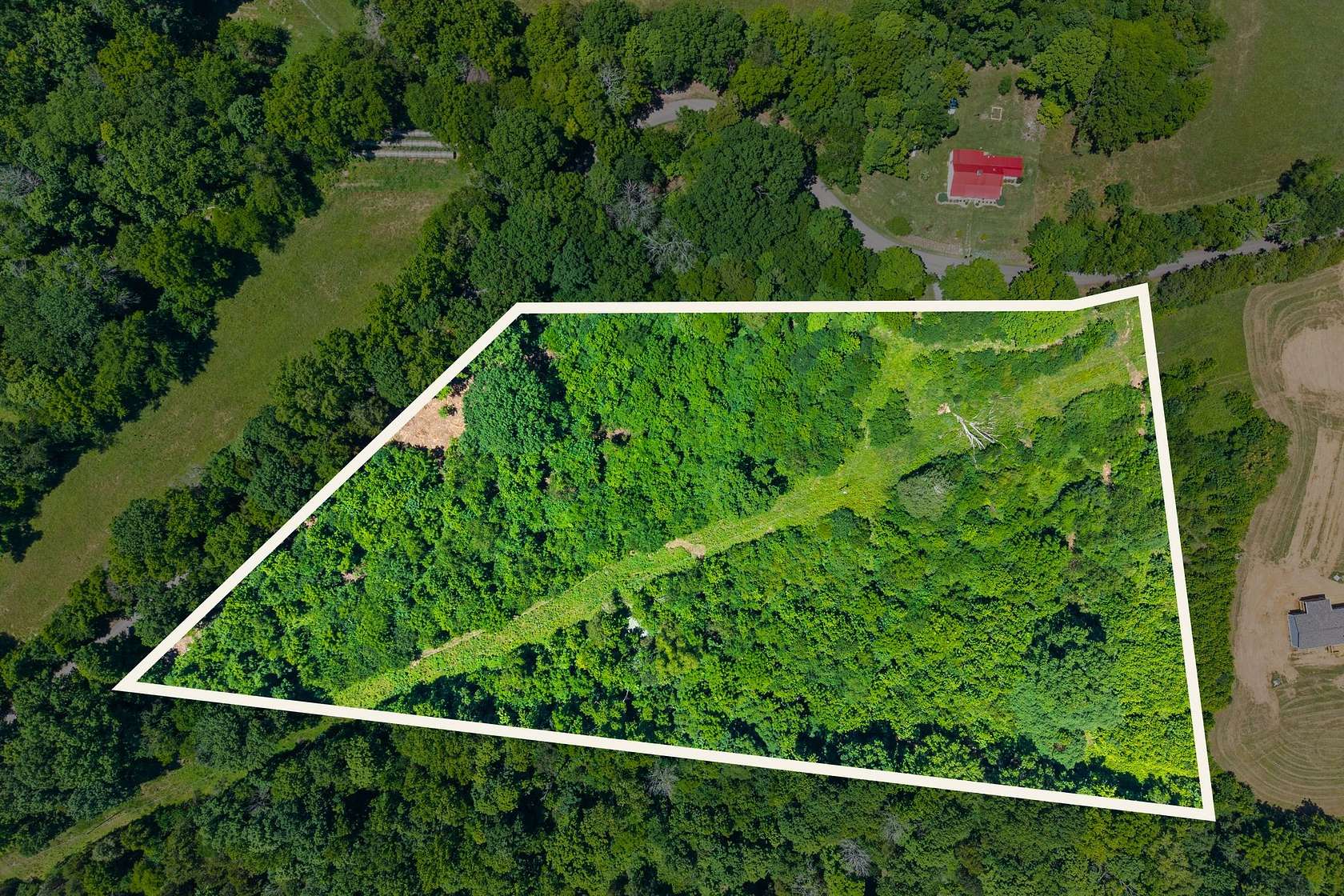 7 Acres of Residential Land for Sale in Castalian Springs, Tennessee