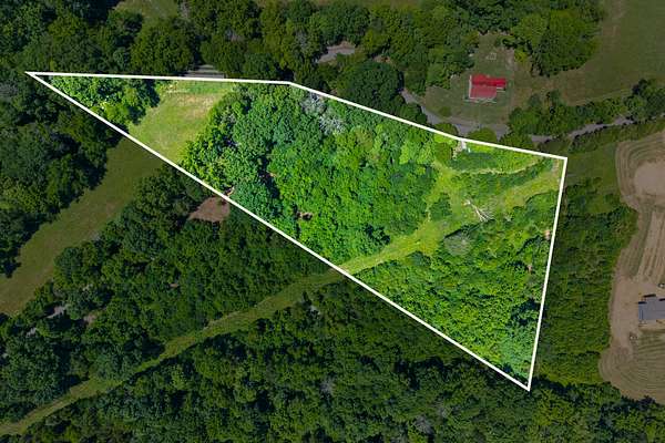 7 Acres of Residential Land for Sale in Castalian Springs, Tennessee