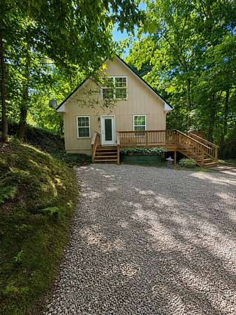 5.47 Acres of Land with Home for Sale in Westmoreland, Tennessee