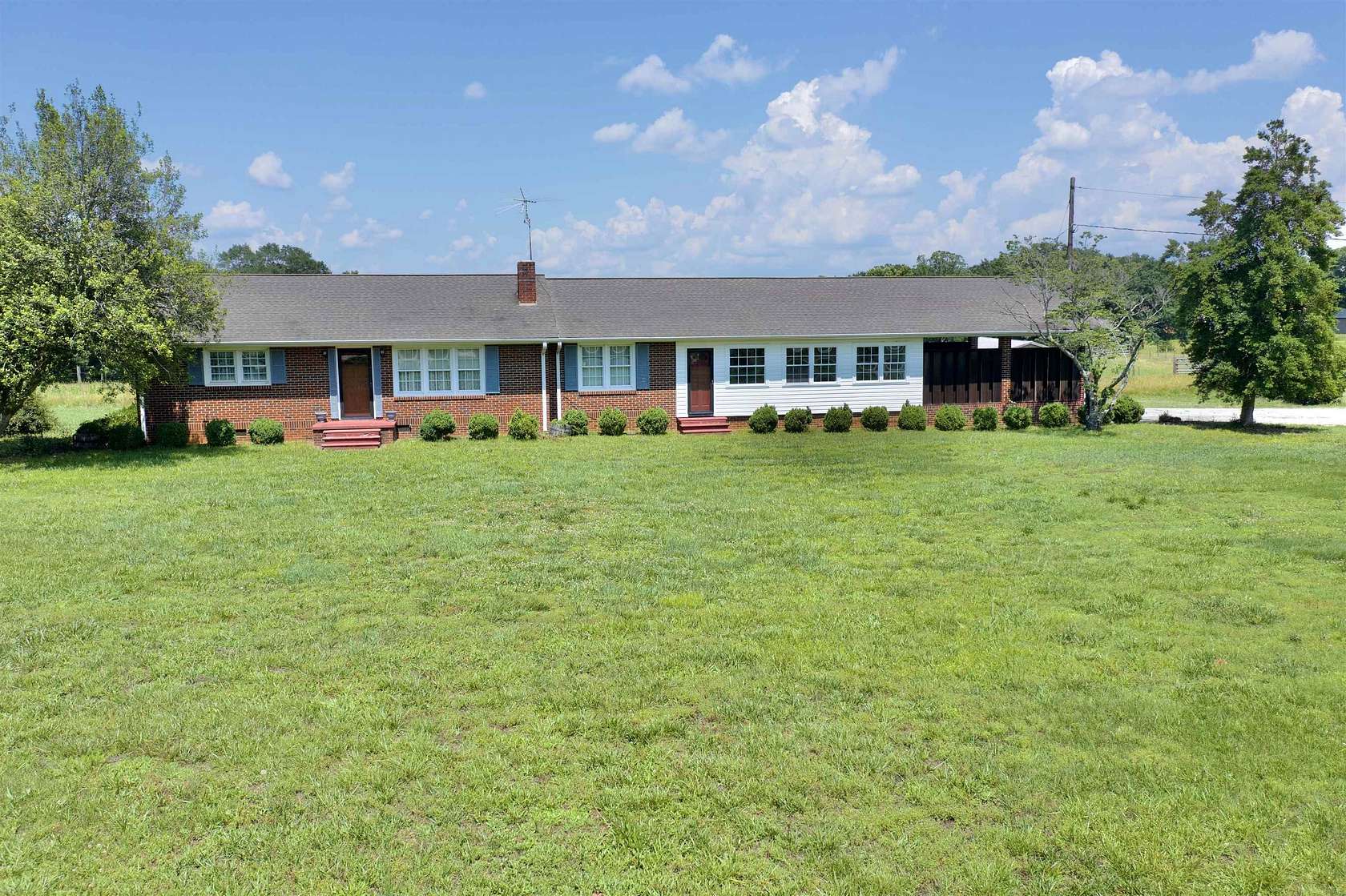 33.3 Acres of Land with Home for Sale in Chesnee, South Carolina