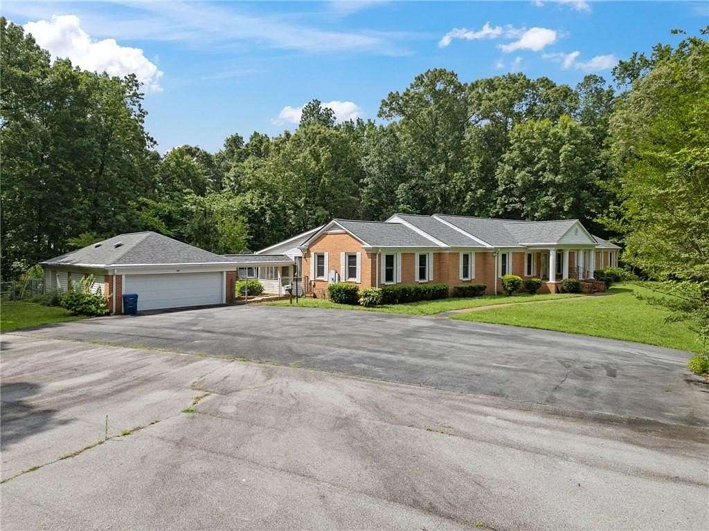 5.52 Acres of Land with Home for Sale in Dallas, Georgia