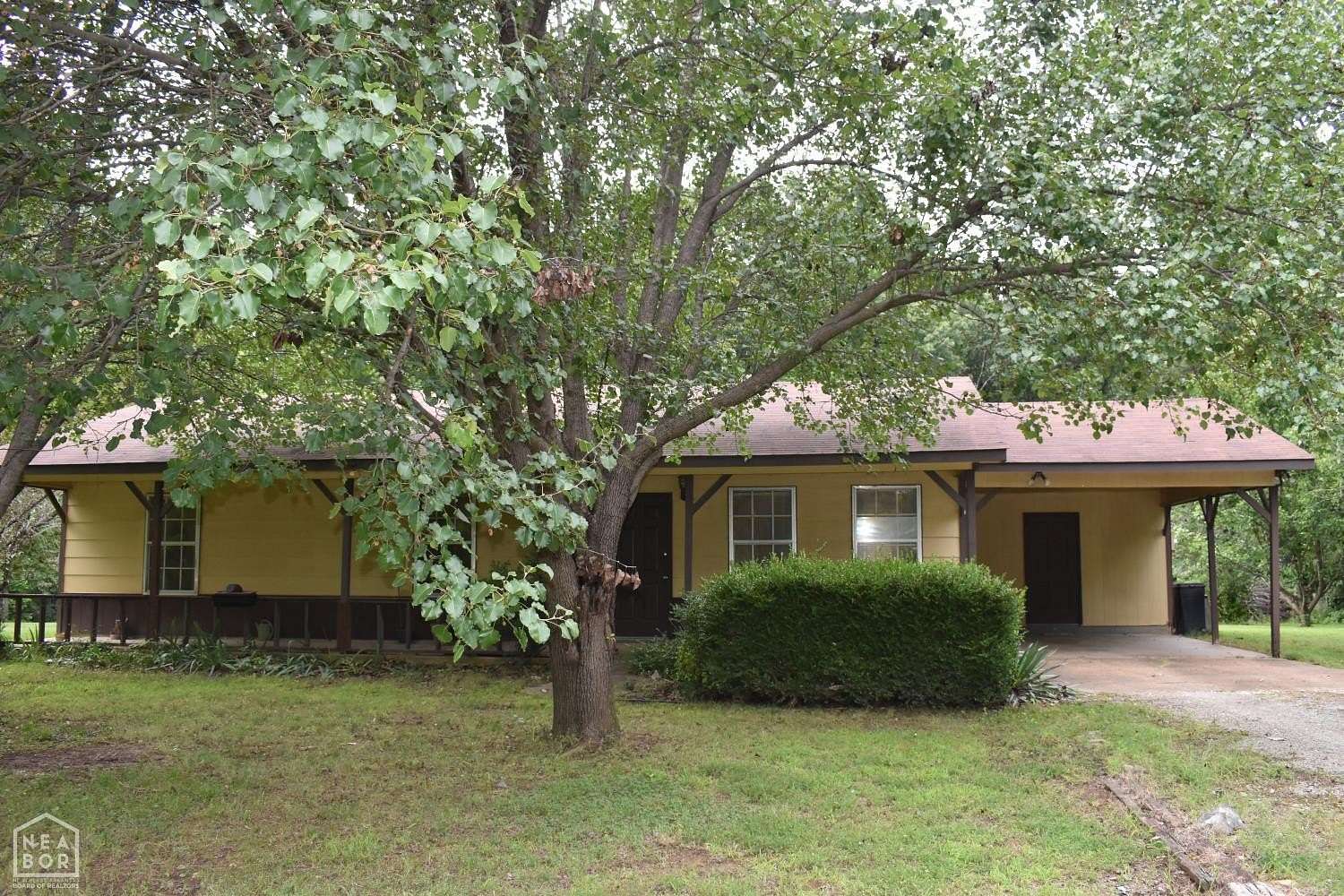 2.5 Acres of Land with Home for Sale in Jonesboro, Arkansas