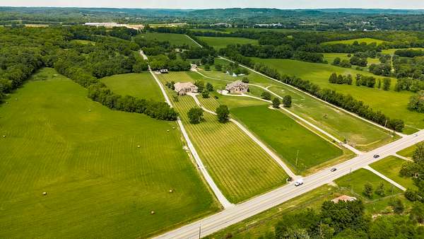5 Acres of Land with Home for Sale in Hendersonville, Tennessee