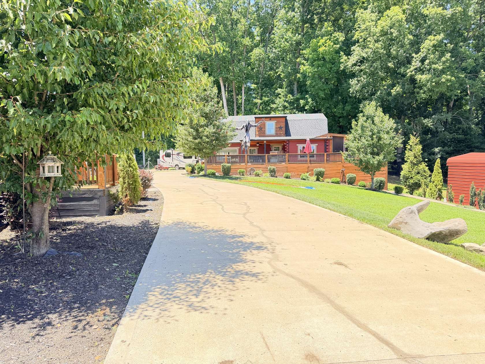 1.52 Acres of Land with Home for Sale in Clarksville, Tennessee