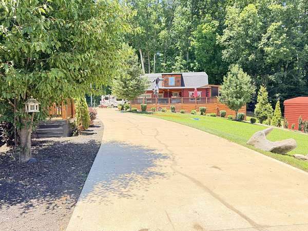 1.52 Acres of Land with Home for Sale in Clarksville, Tennessee