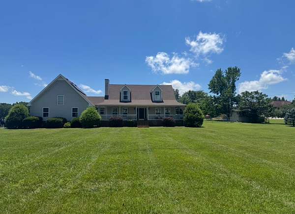6 Acres of Land with Home for Sale in Springfield, Tennessee