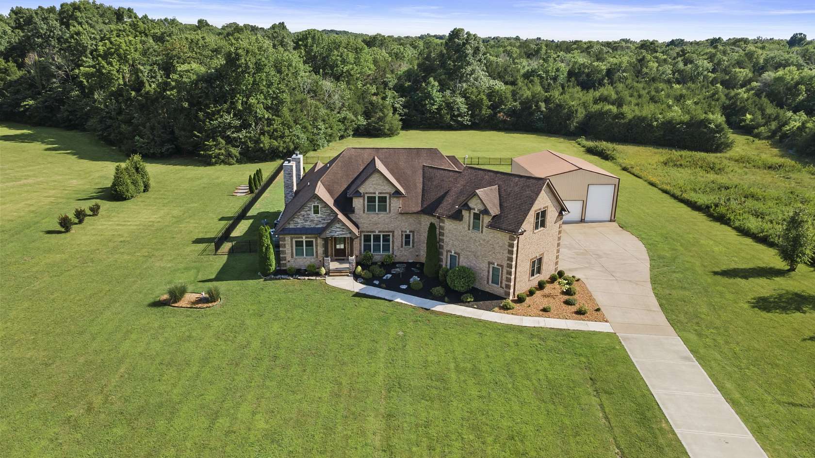 5.5 Acres of Land with Home for Sale in Lebanon, Tennessee