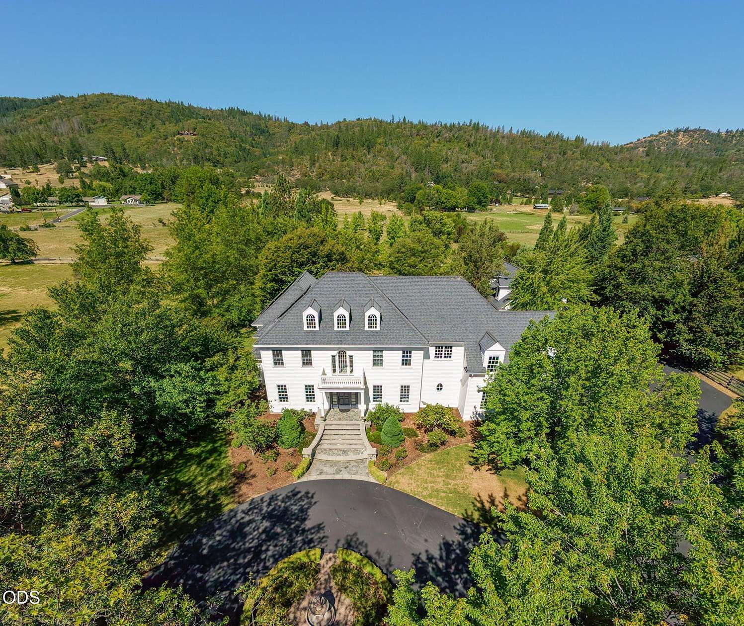 6.77 Acres of Land with Home for Sale in Medford, Oregon