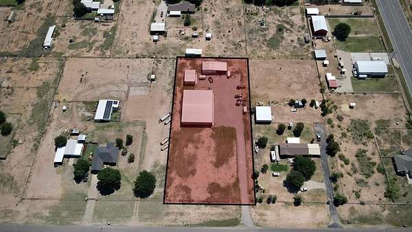 2 Acres of Improved Commercial Land for Sale in Gardendale, Texas
