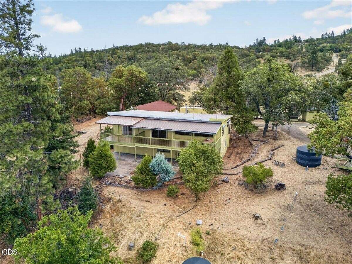 8.2 Acres of Land with Home for Sale in Eagle Point, Oregon