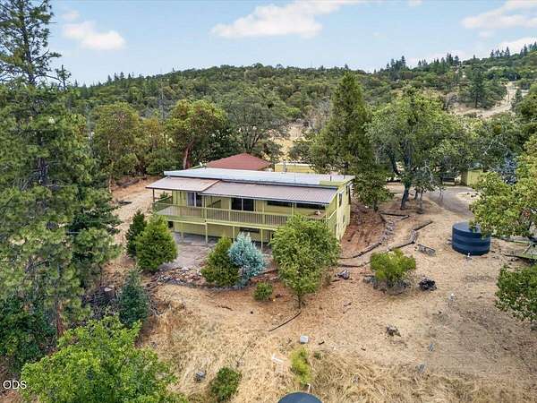 8.2 Acres of Land with Home for Sale in Eagle Point, Oregon
