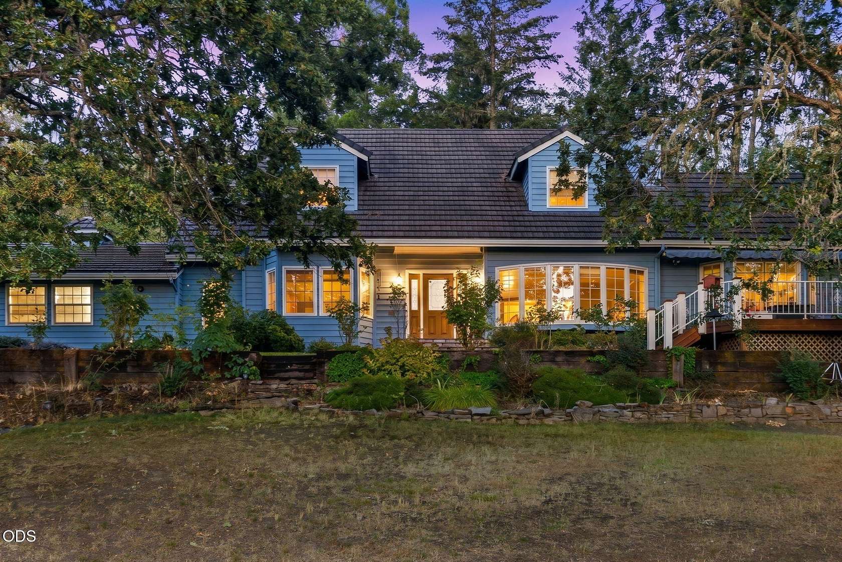 5 Acres of Land with Home for Sale in Grants Pass, Oregon