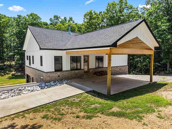 1.8 Acres of Land with Home for Sale in Hot Springs, Arkansas