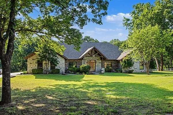 18.3 Acres of Land with Home for Sale in Muskogee, Oklahoma