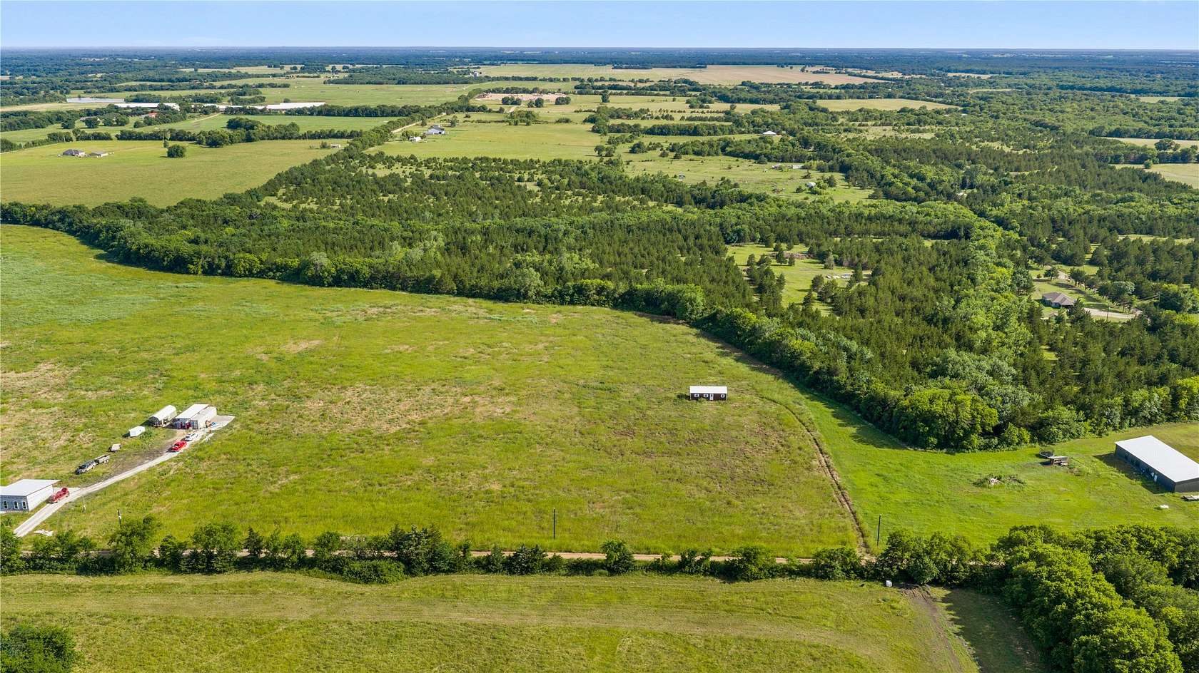 10 Acres of Recreational & Residential Land for Sale in Paris, Texas