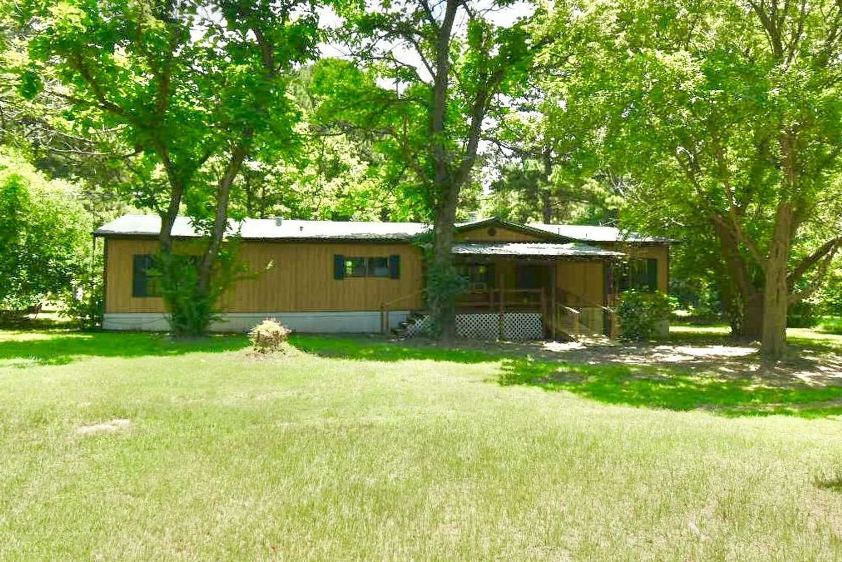 14 Acres of Recreational Land with Home for Sale in Douglassville, Texas