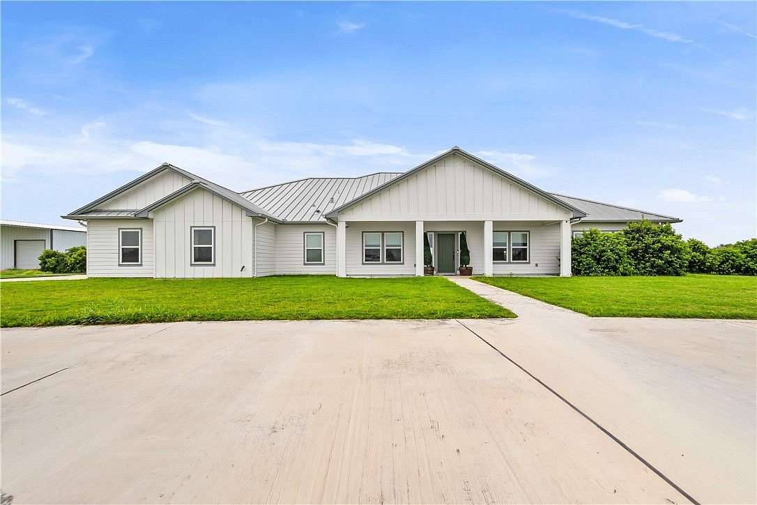19 Acres of Land with Home for Sale in Sinton, Texas