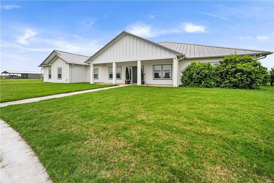 19 Acres of Land with Home for Sale in Sinton, Texas