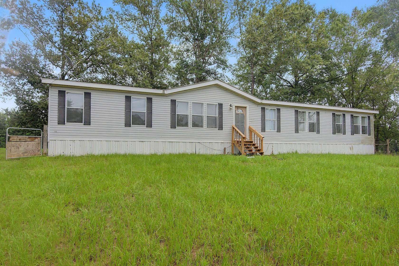 1.5 Acres of Land with Home for Sale in Converse, Louisiana