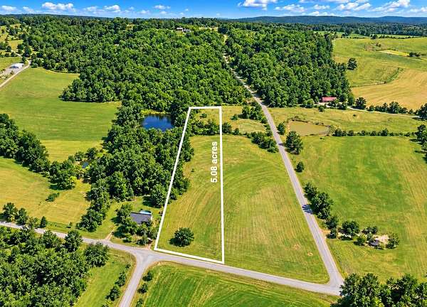 5 Acres of Residential Land for Sale in Chapmansboro, Tennessee