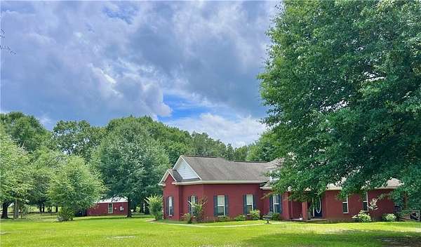 19 Acres of Land with Home for Sale in Union Springs, Alabama