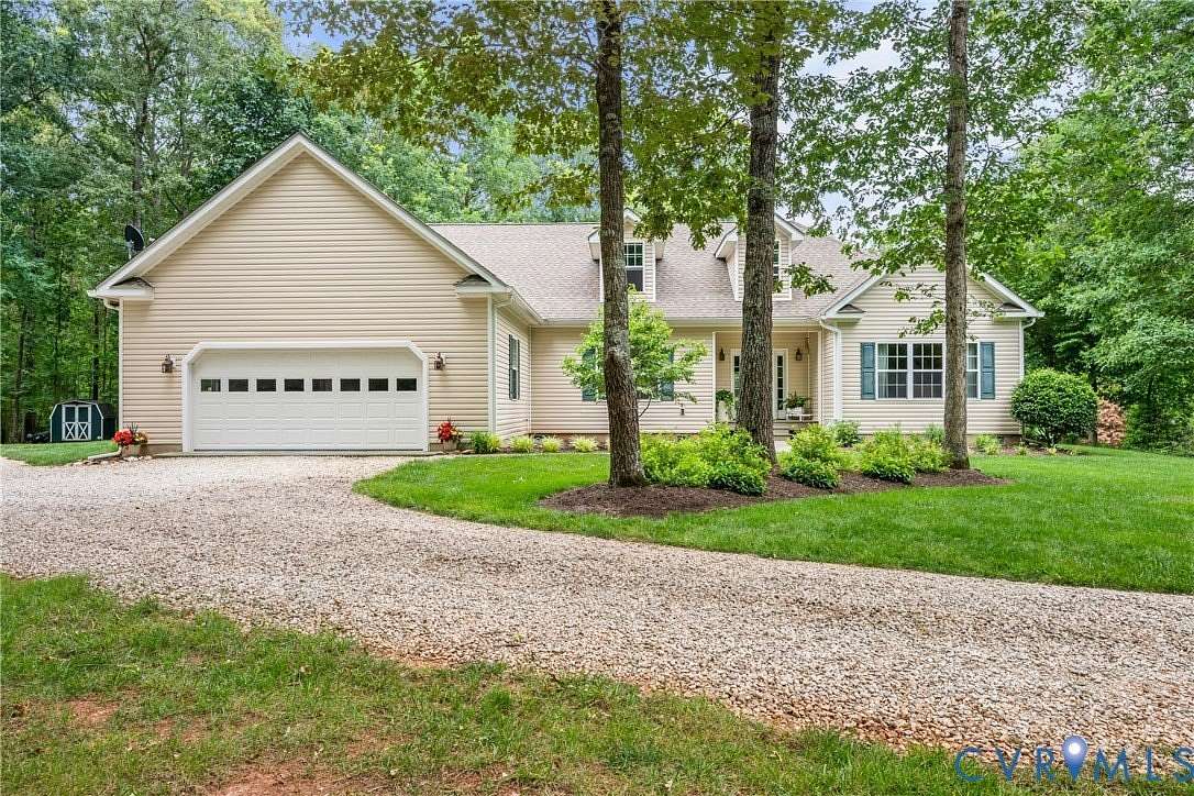 14.2 Acres of Land with Home for Sale in Appomattox, Virginia