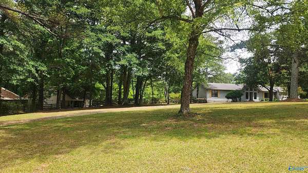 15 Acres of Land with Home for Sale in Hazel Green, Alabama