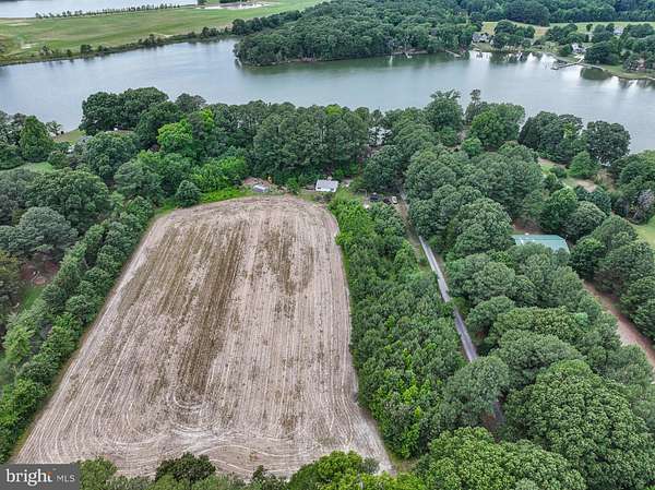 15.2 Acres of Land with Home for Sale in St. Michaels, Maryland