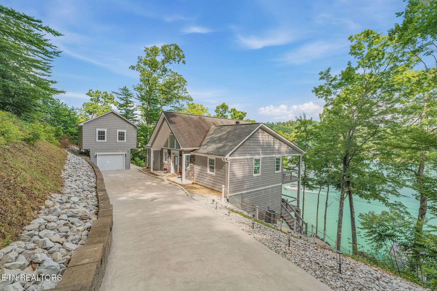 1.5 Acres of Land with Home for Sale in La Follette, Tennessee