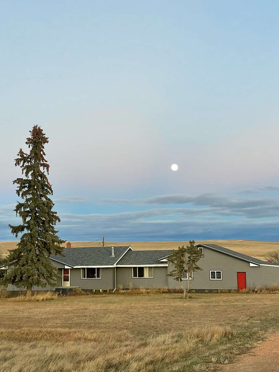 40 Acres of Agricultural Land with Home for Sale in Circle, Montana