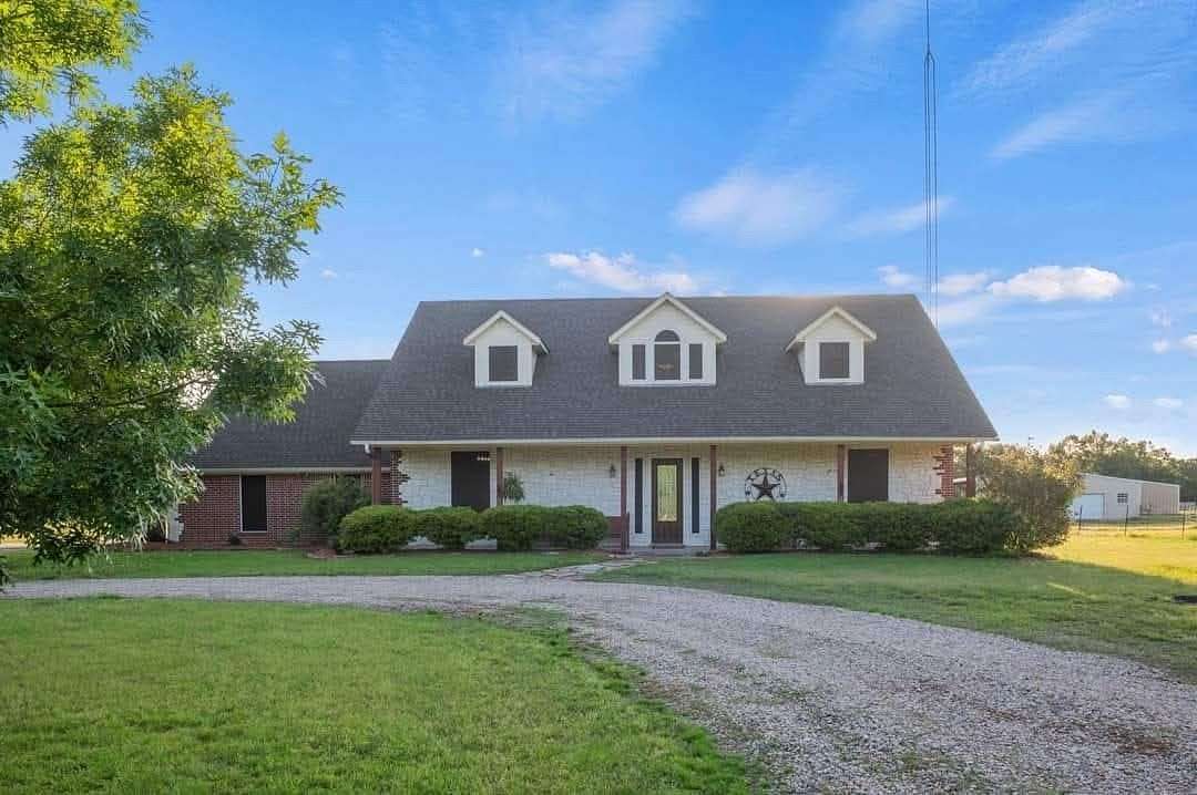 10.5 Acres of Land with Home for Sale in Dike, Texas