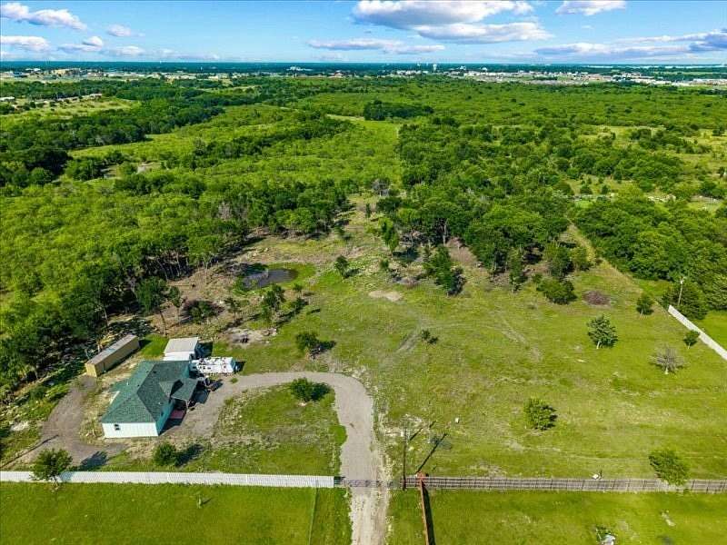 3 Acres of Residential Land for Sale in Corsicana, Texas